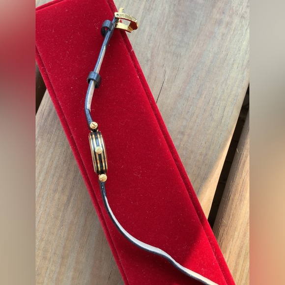 Authentic GUCCI black dial watch 🌹 - Picture 4 of 11